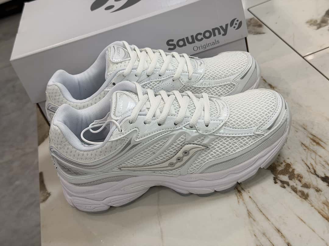 Saucony ProGrid Omni 9 Full White